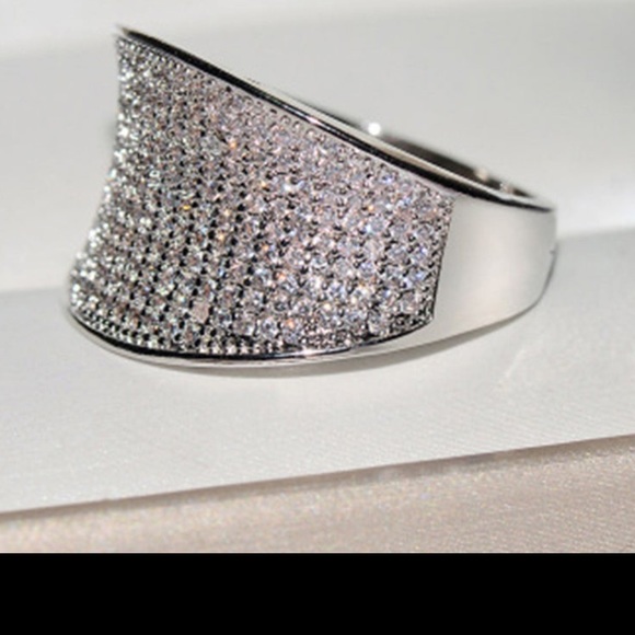 New .925 SS Luxury Simulated Diamond Conca… - Picture 2 of 5